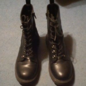 Trendy women's black boots